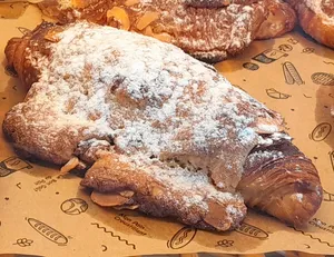 Croissant aux amandes